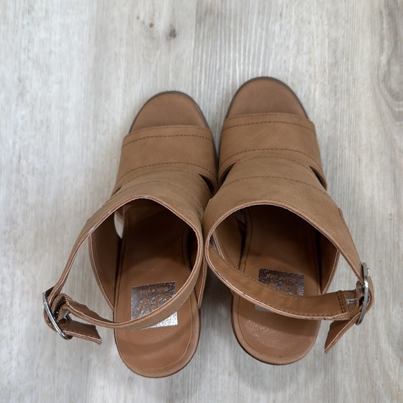 DV leather stack brown buckle heels - Picture 5 of 7